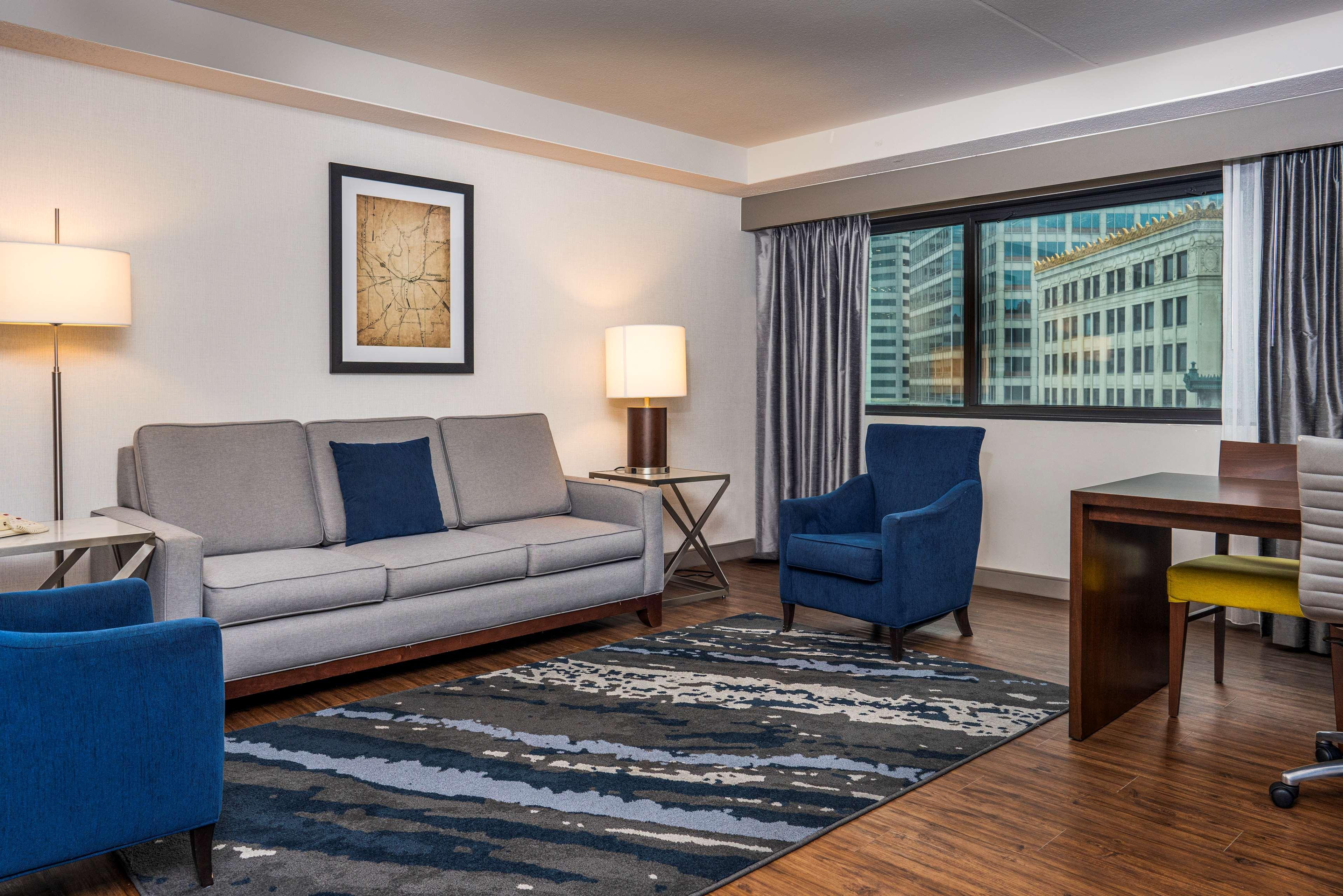 Embassy Suites By Hilton Indianapolis Downtown Bagian luar foto