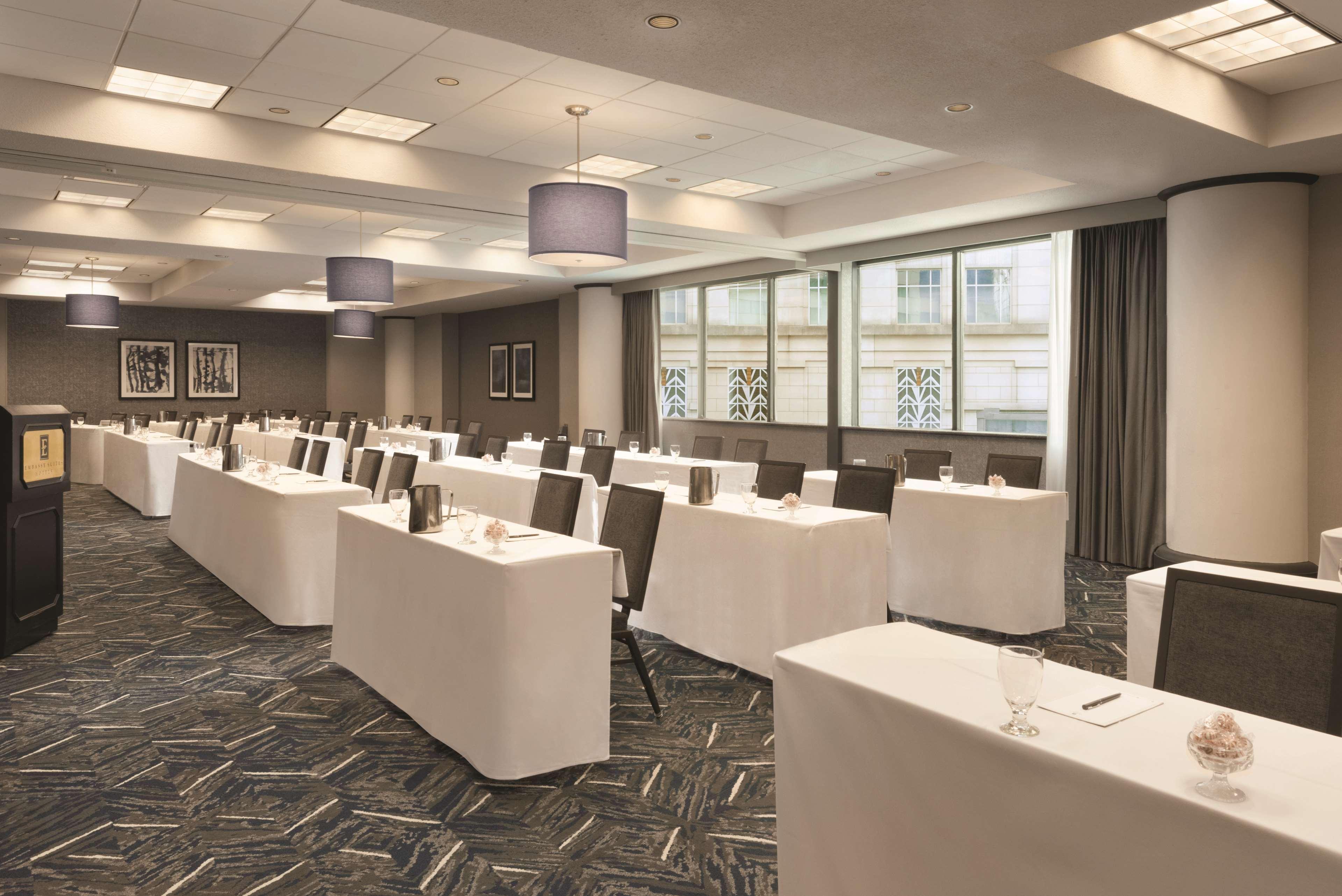 Embassy Suites By Hilton Indianapolis Downtown Bagian luar foto