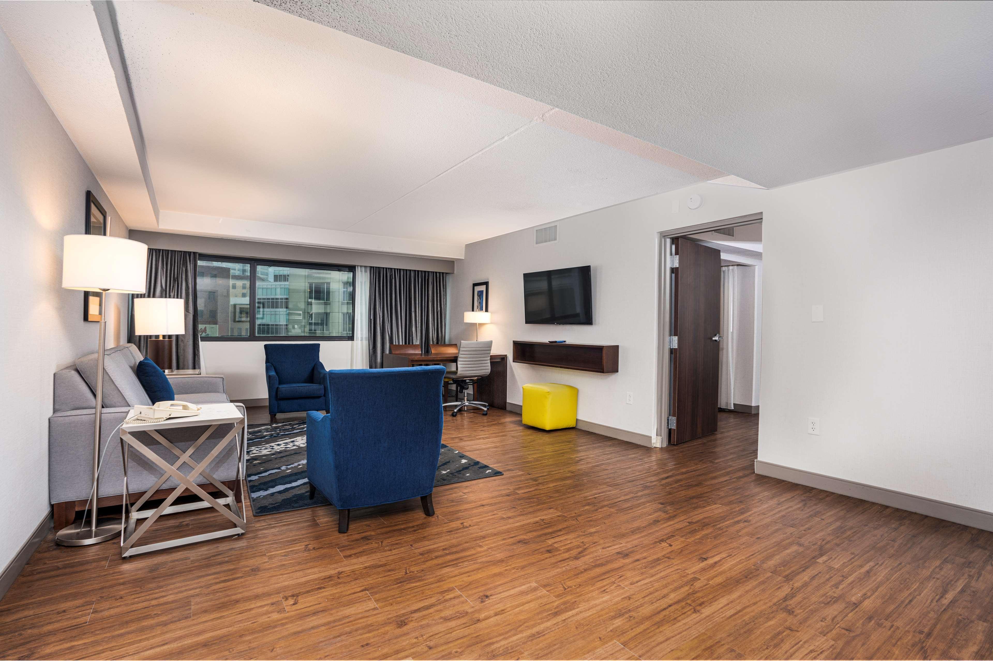 Embassy Suites By Hilton Indianapolis Downtown Bagian luar foto