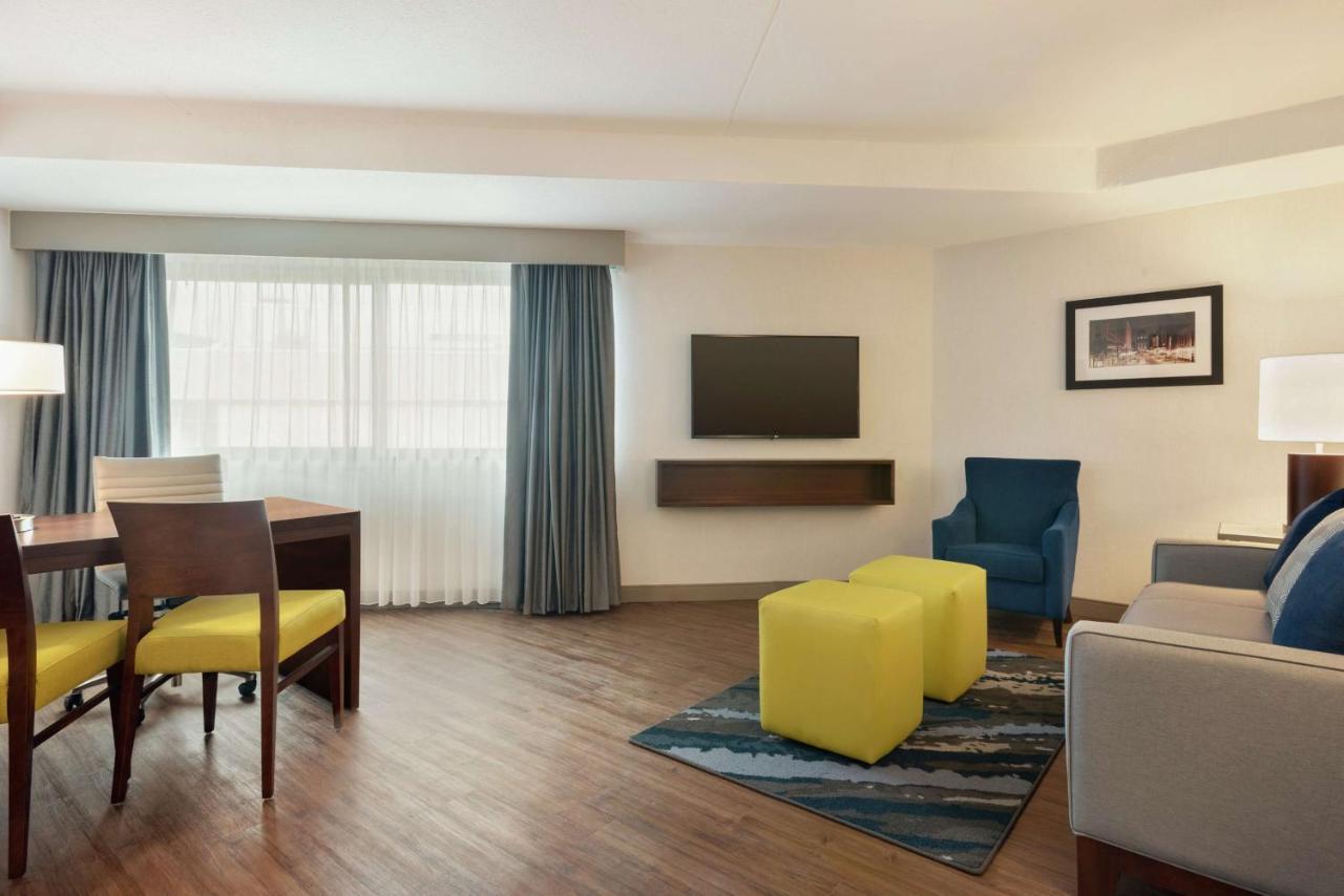 Embassy Suites By Hilton Indianapolis Downtown Bagian luar foto
