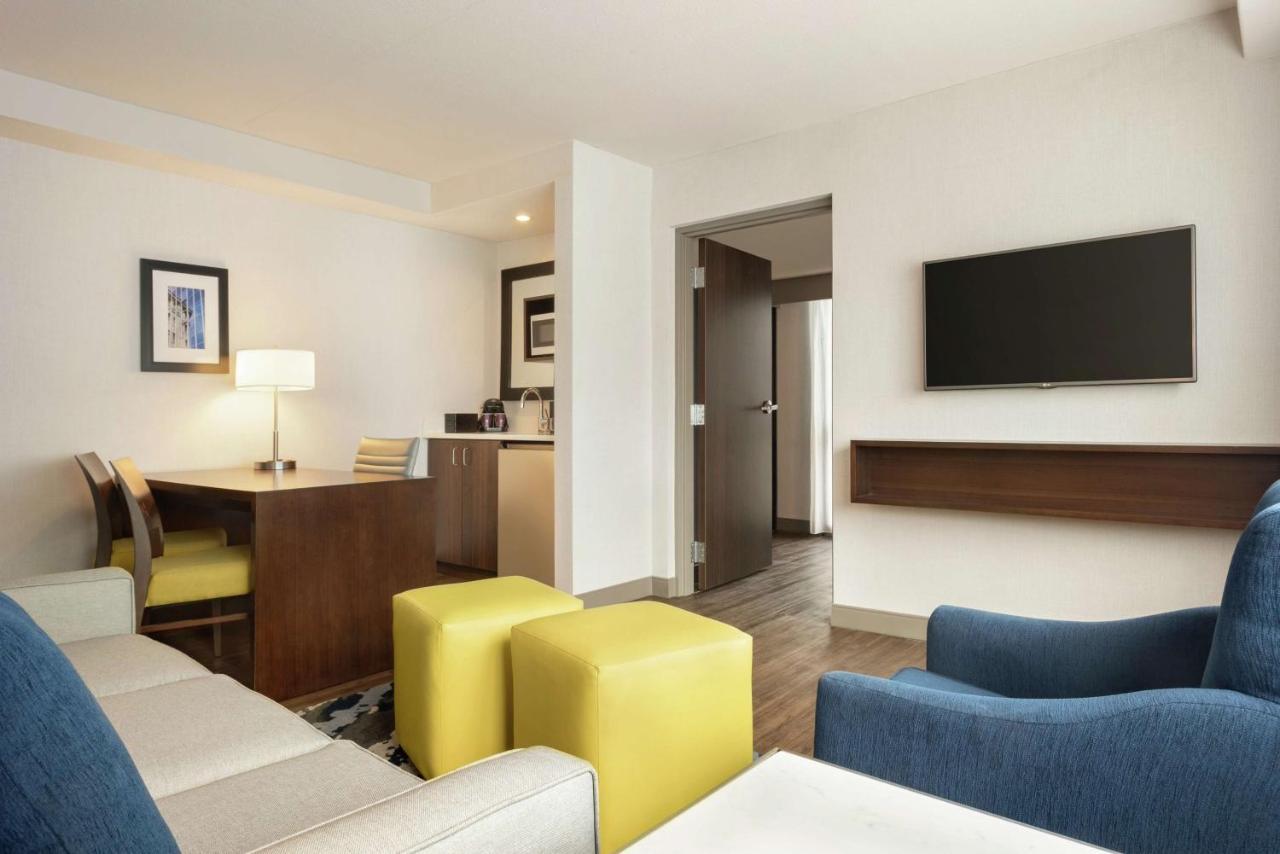 Embassy Suites By Hilton Indianapolis Downtown Bagian luar foto