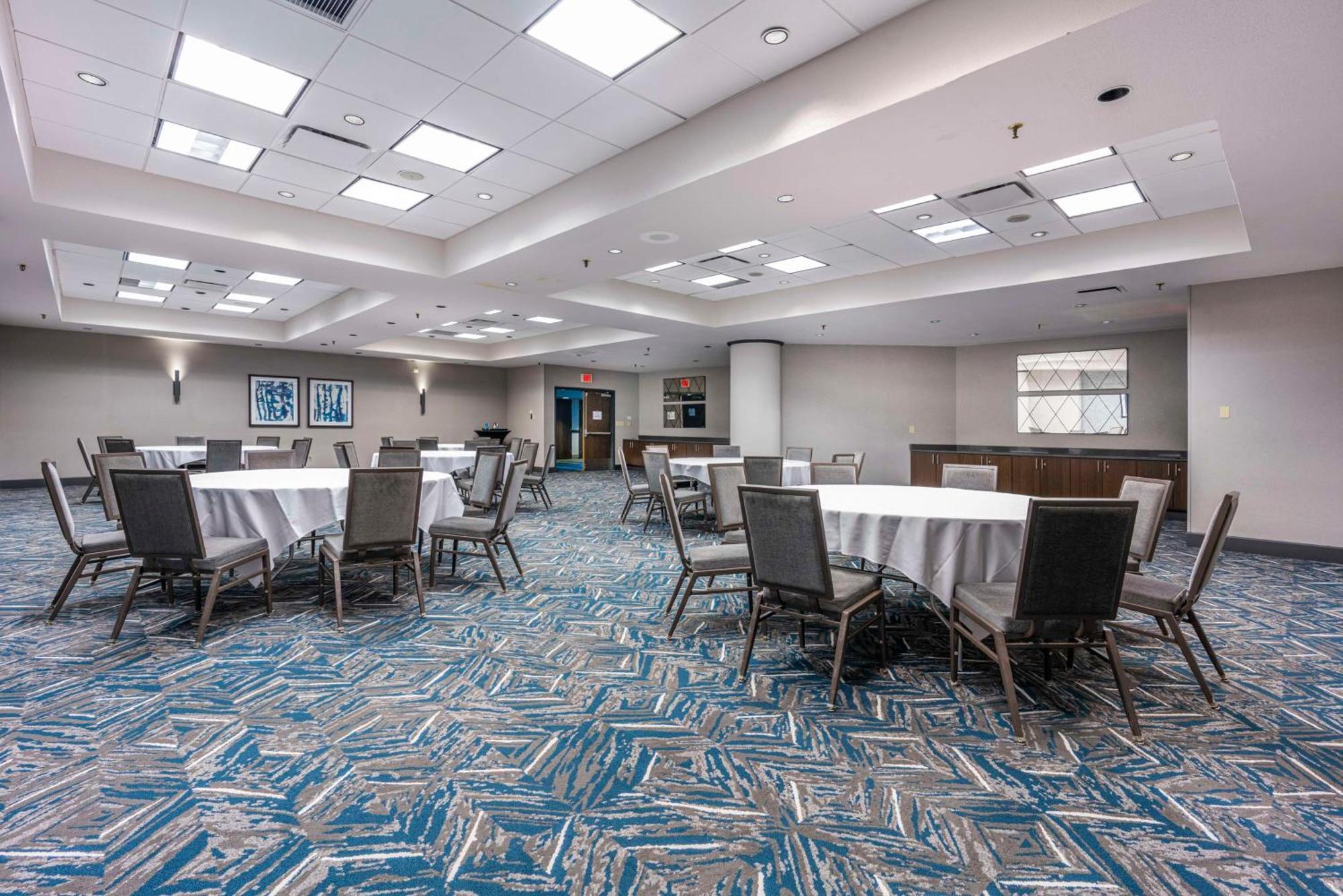 Embassy Suites By Hilton Indianapolis Downtown Bagian luar foto