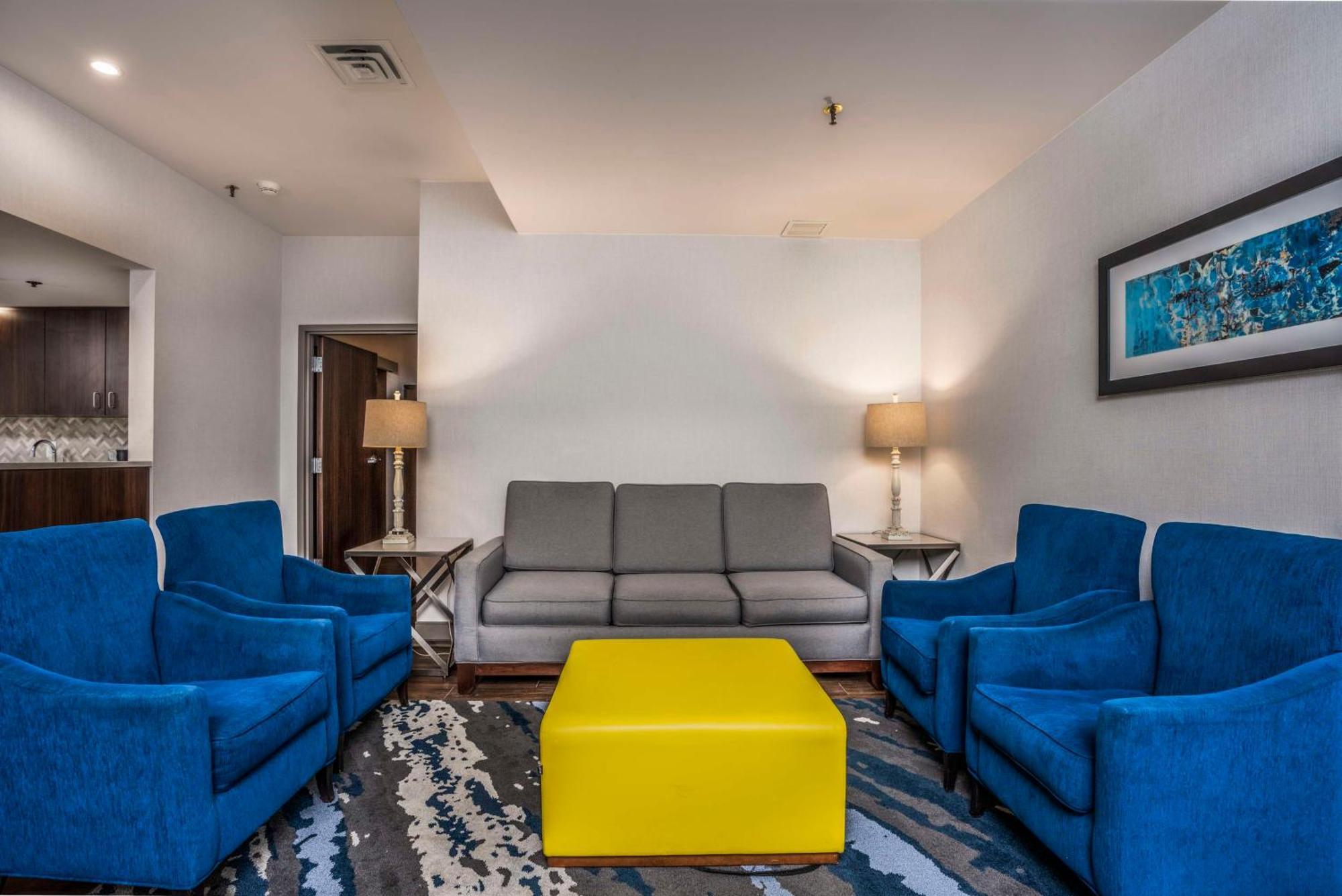 Embassy Suites By Hilton Indianapolis Downtown Bagian luar foto