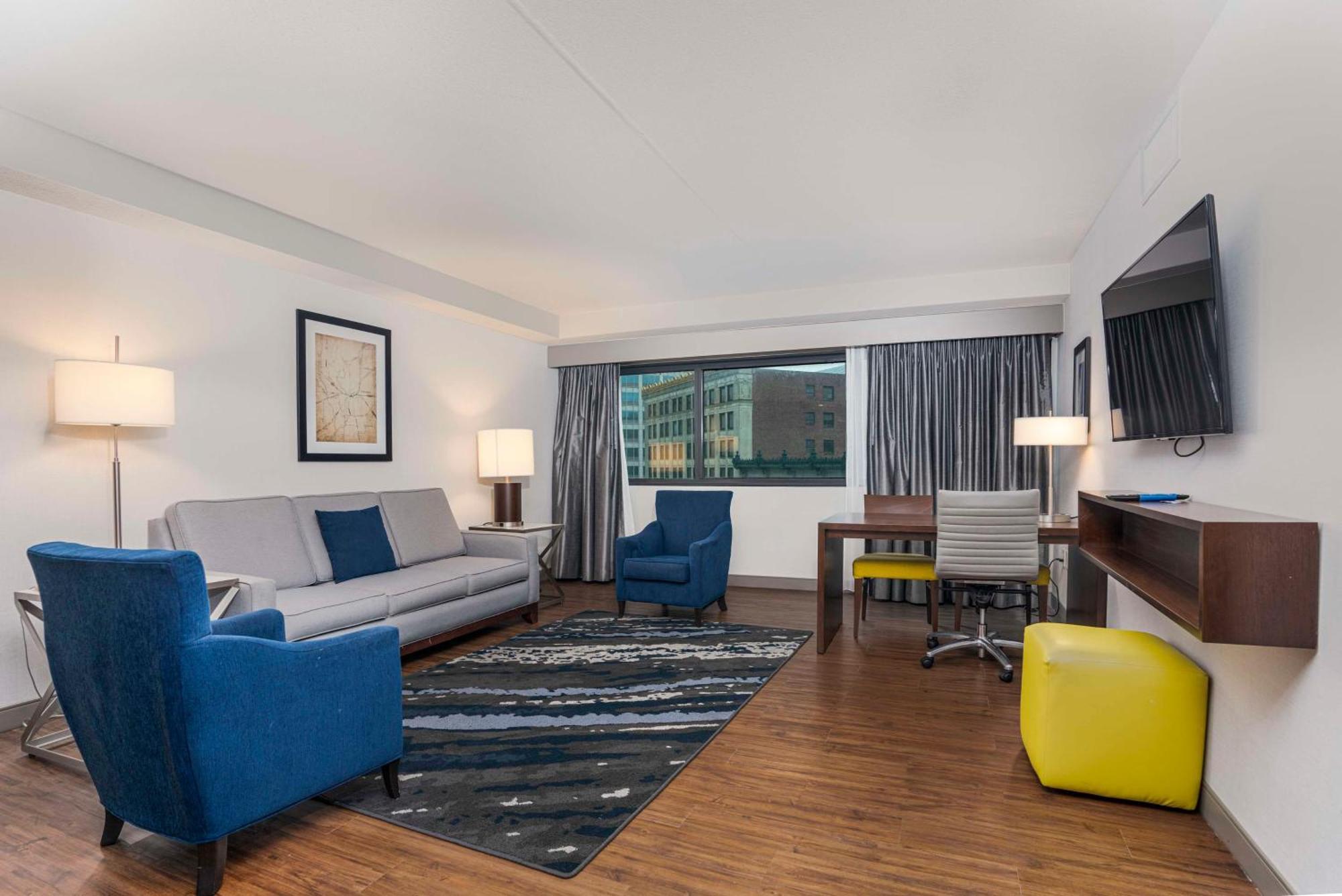 Embassy Suites By Hilton Indianapolis Downtown Bagian luar foto