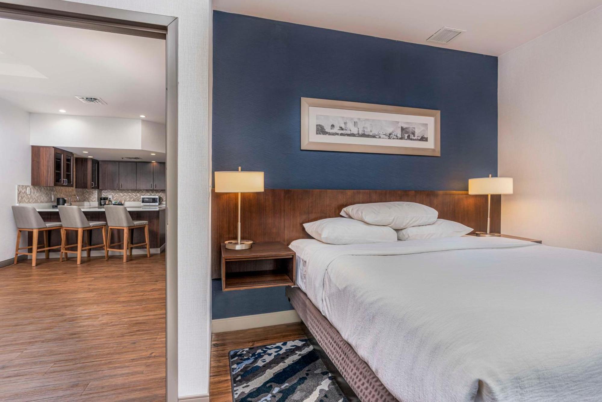 Embassy Suites By Hilton Indianapolis Downtown Bagian luar foto