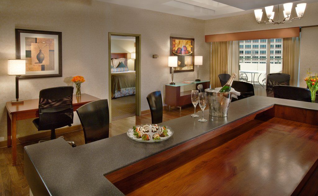 Embassy Suites By Hilton Indianapolis Downtown Bagian luar foto